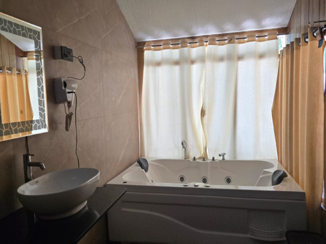 Sea Facing Cottage With Jakuzzi